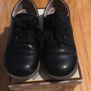 Footmates black leather shoes size 8 medium
